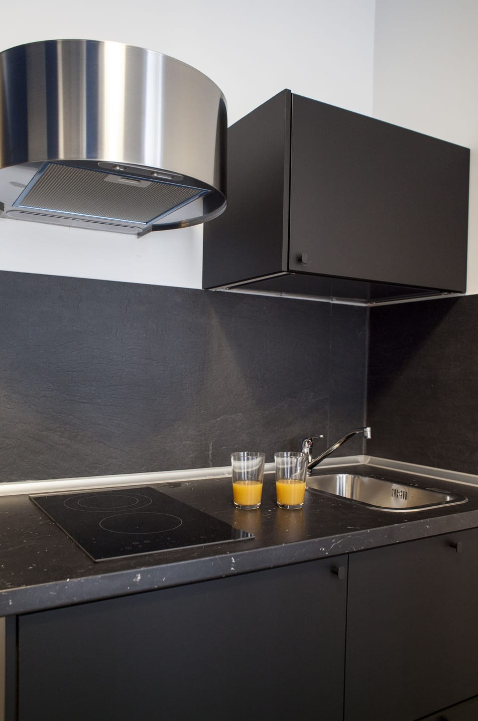 Fridge, espresso maker, coffee/tea maker, electric kettle