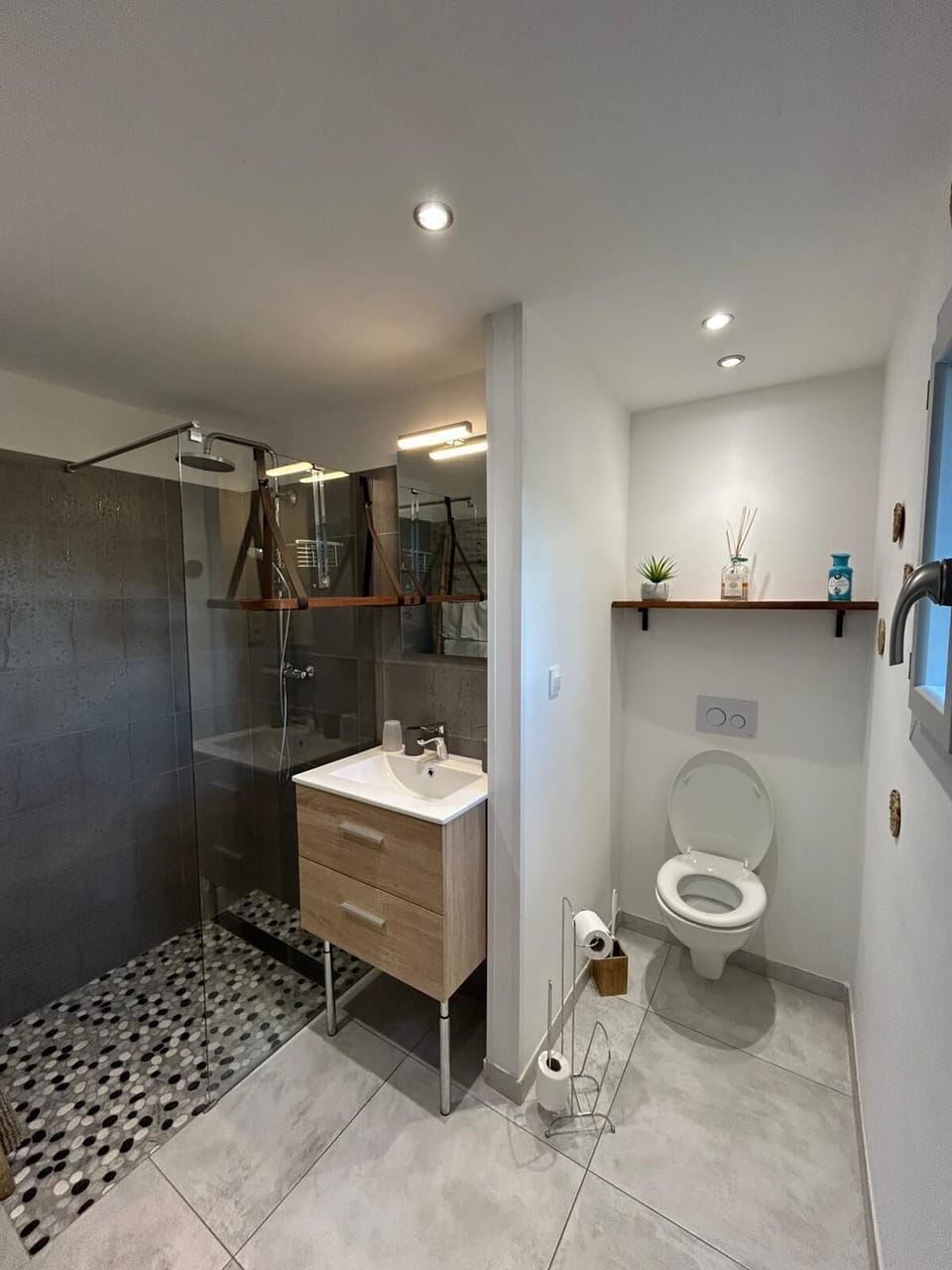 Double Room | Bathroom | Shower, hair dryer, towels
