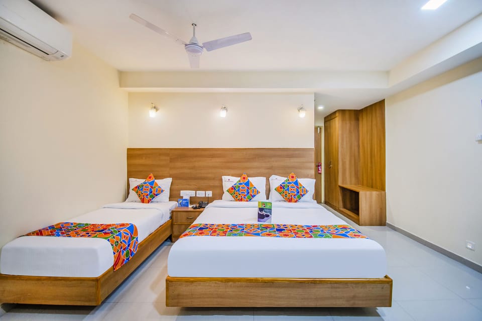 Family Room | Desk, soundproofing, free WiFi, bed sheets