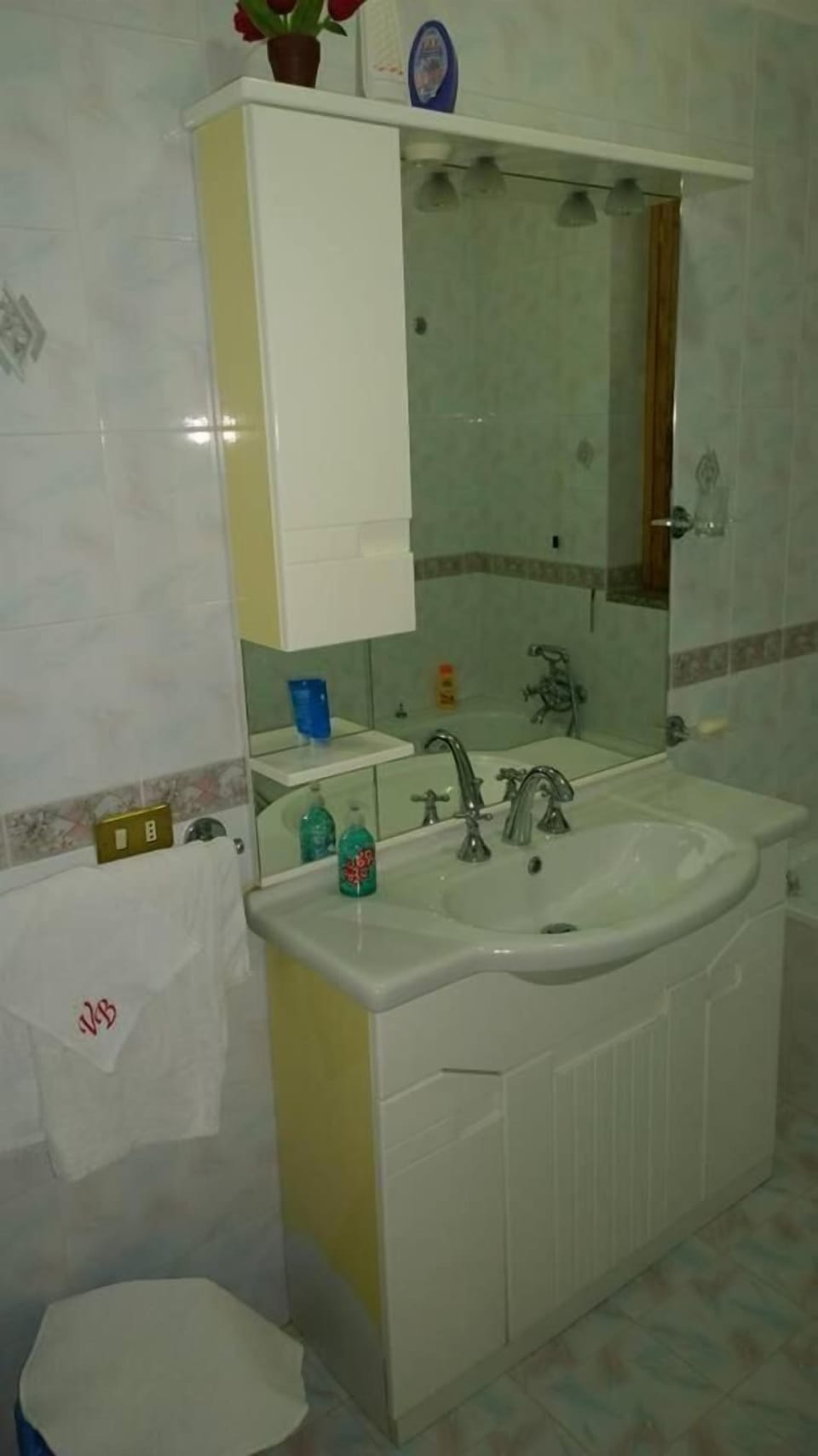 Shower, free toiletries, hair dryer, bathrobes