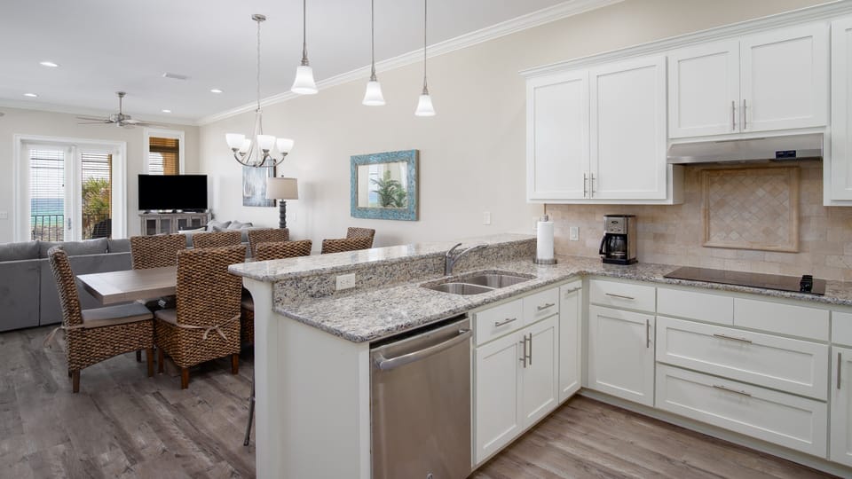 Kitchen - Enjoy using all of these gorgeous appliances!