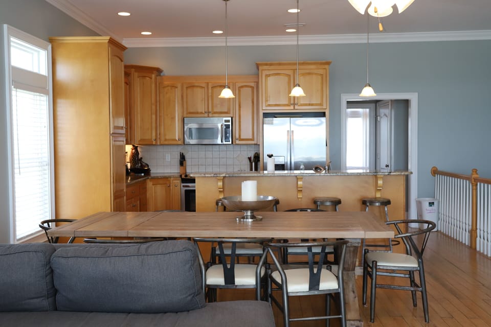 Gourmet kitchen has plenty of cabinet space and a pantry 