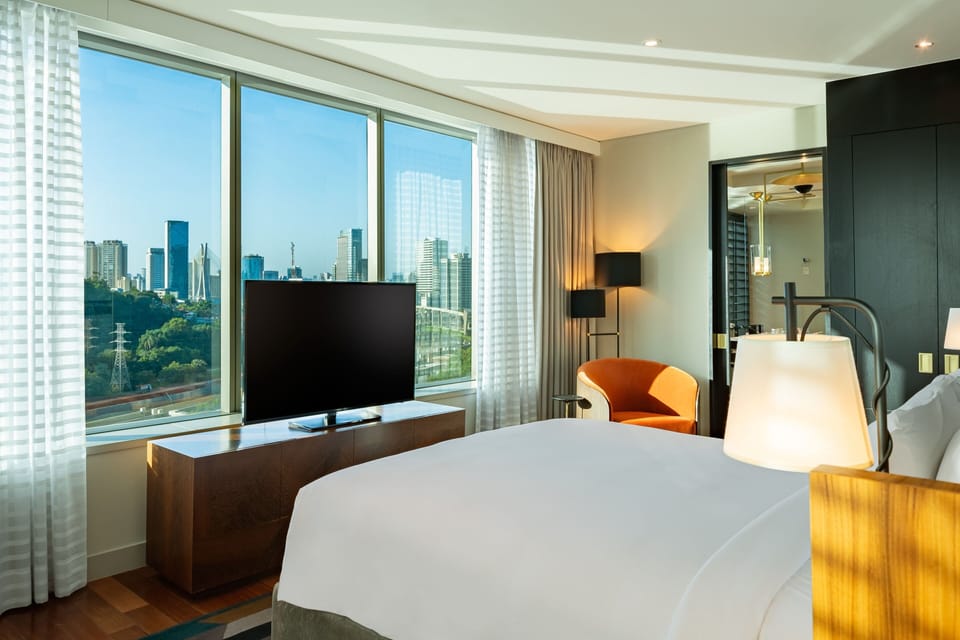 Griffin King Suite - Executive Lounge Access | Premium bedding, down comforters, minibar, in-room safe