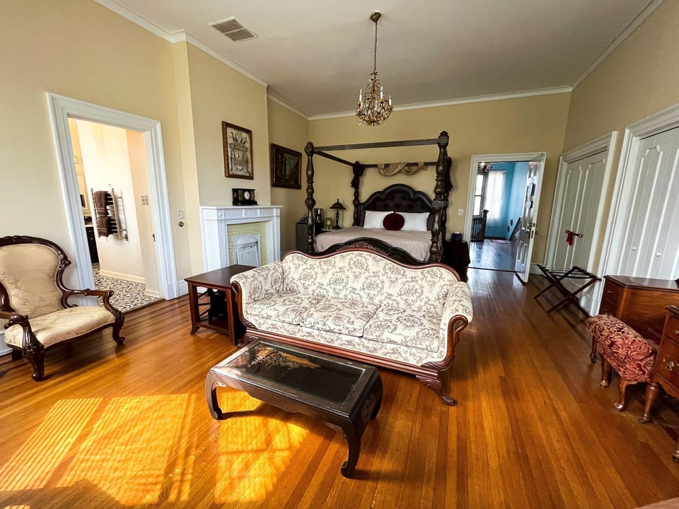 Romance Room, 1 King Bed, Fireplace | Memory foam beds, individually decorated, individually furnished, desk