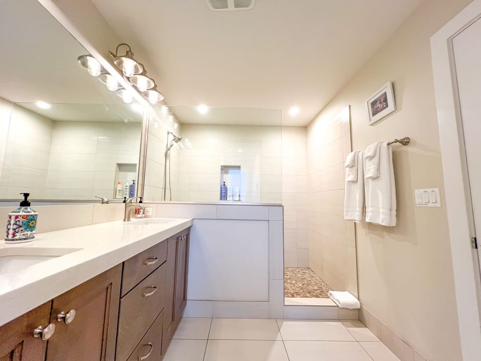 King Upstairs private bath