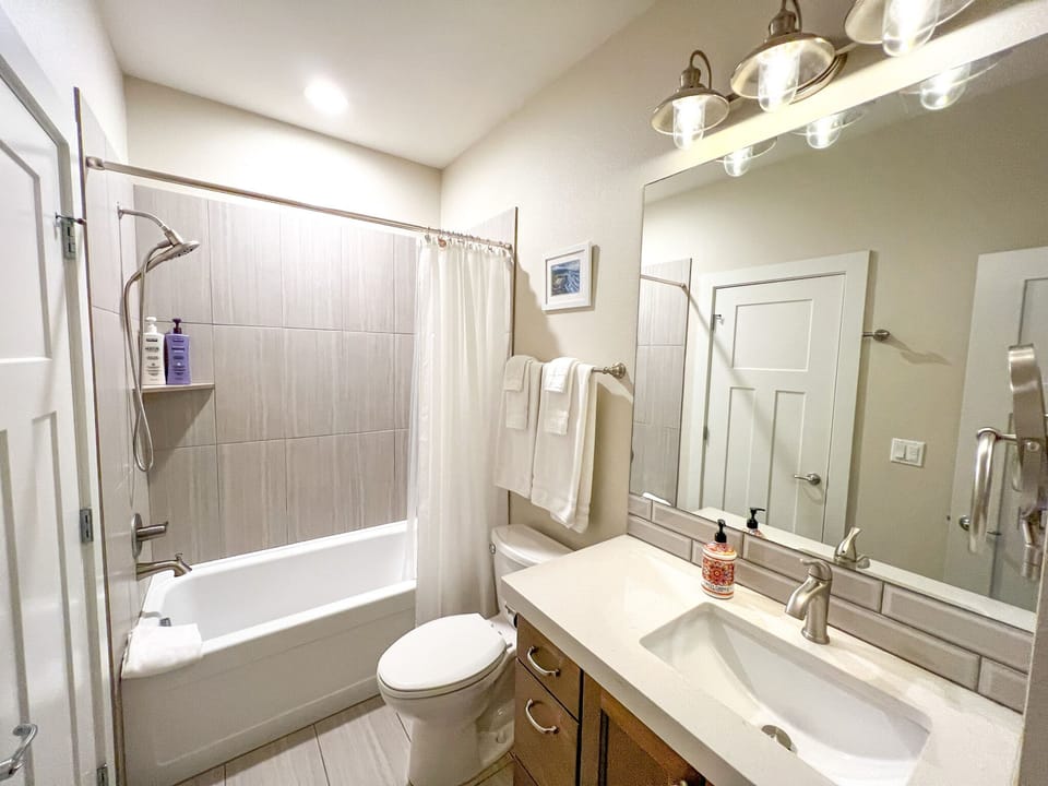 Queen Upstairs private bath