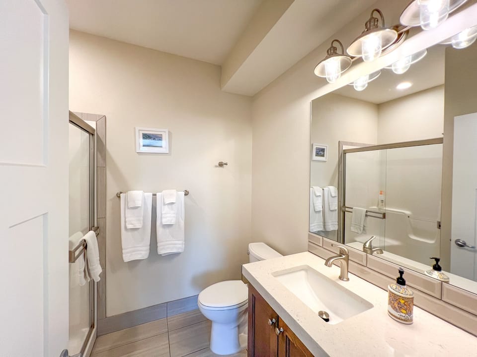 King Bedroom Downstairs private bath
