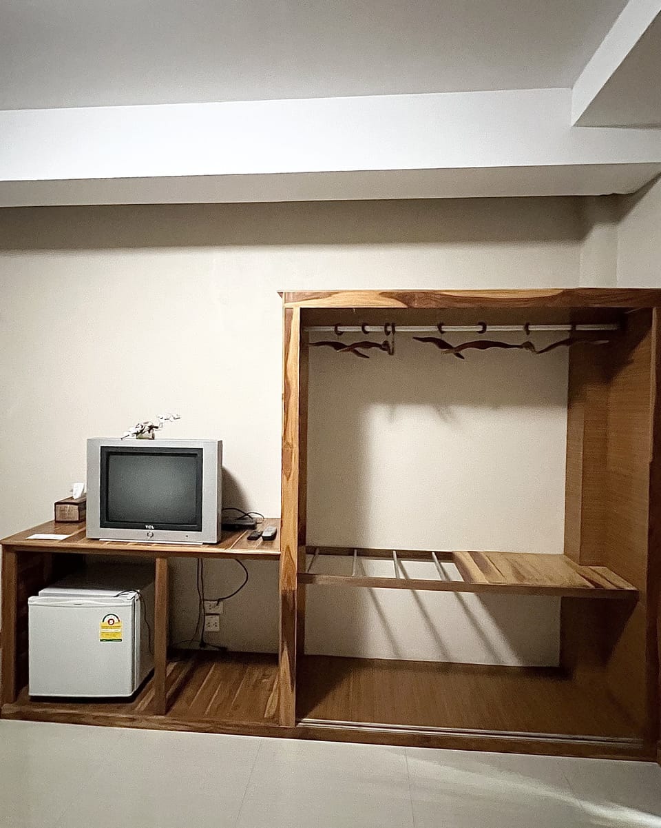 Standard Double Room | Desk, free WiFi