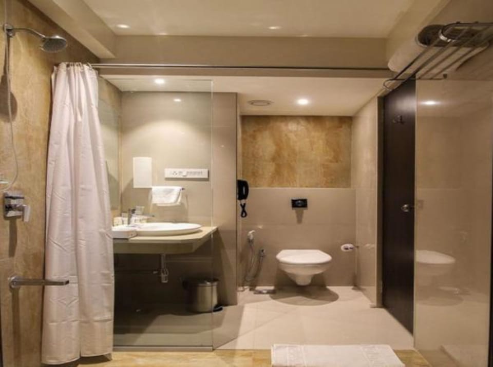 Elegant Executive Room  | Bathroom | Shower