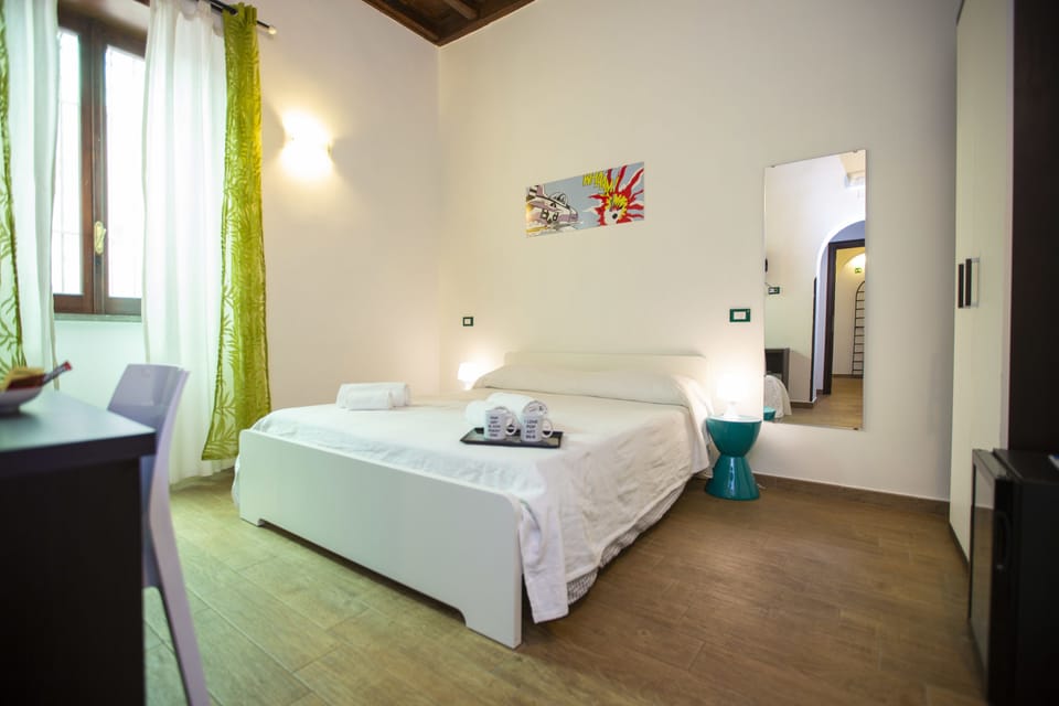 Double Room, 1 Queen Bed | Minibar, in-room safe, desk, soundproofing