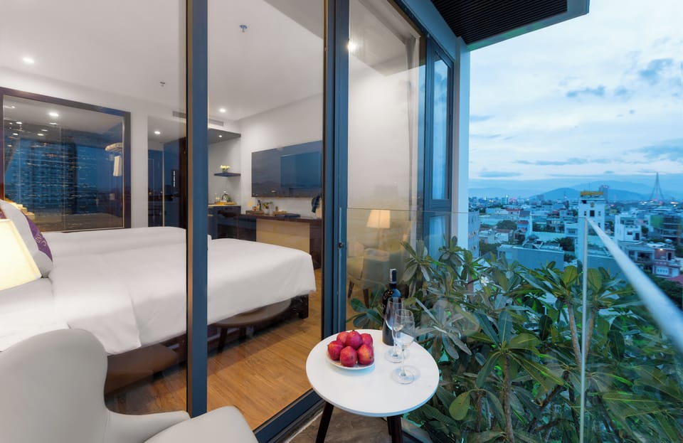 Senior Balcony Twin (Welcome Fruit) | 1 bedroom, minibar, in-room safe, desk