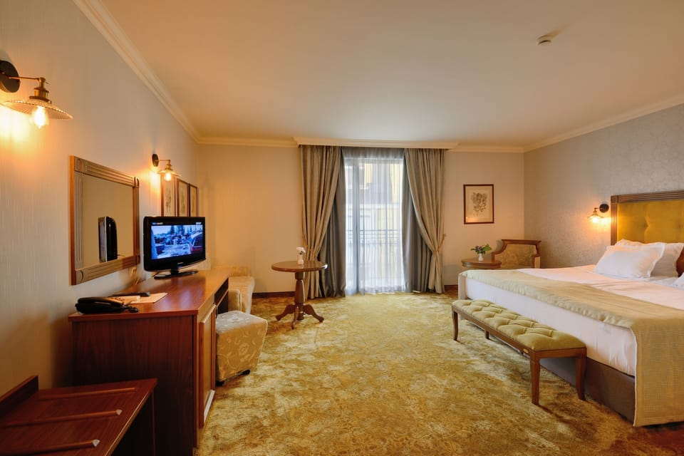 Deluxe Double Room, 1 King Bed, Balcony | Minibar, desk, iron/ironing board, WiFi (free)