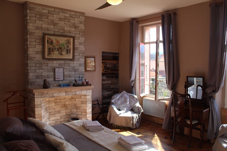 Superior Double Room, Private Bathroom, Garden View (Chambre Canigó) | Iron/ironing board, free WiFi, bed sheets
