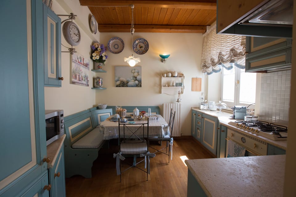 Deluxe Apartment | Private kitchen | Fridge, microwave, oven, stovetop