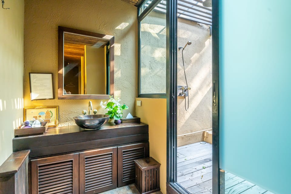 Body treatments, facials, 4 treatment rooms