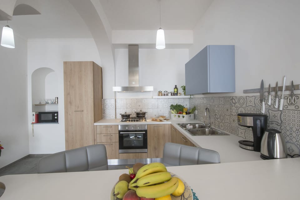 Apartment, 2 Bedrooms | Private kitchen | Fridge, microwave, oven, stovetop