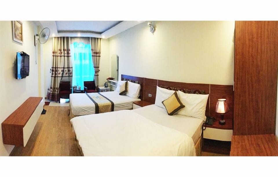 VIP 2 | Minibar, desk, blackout drapes, soundproofing
