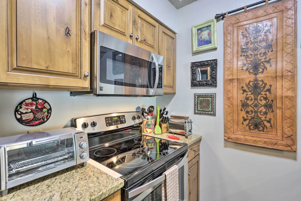 Kitchen | Dishware/Flatware