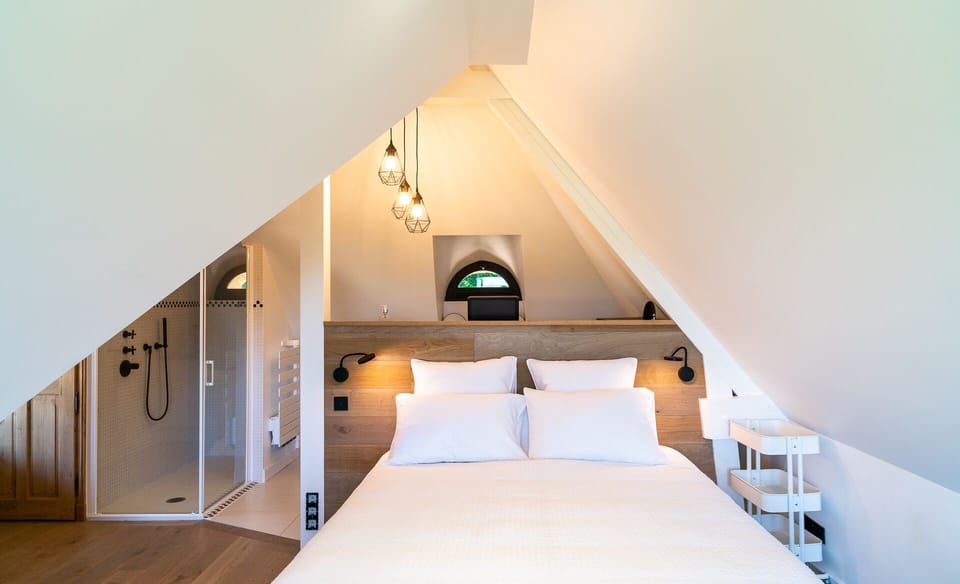 Classic Studio | Premium bedding, in-room safe, individually decorated