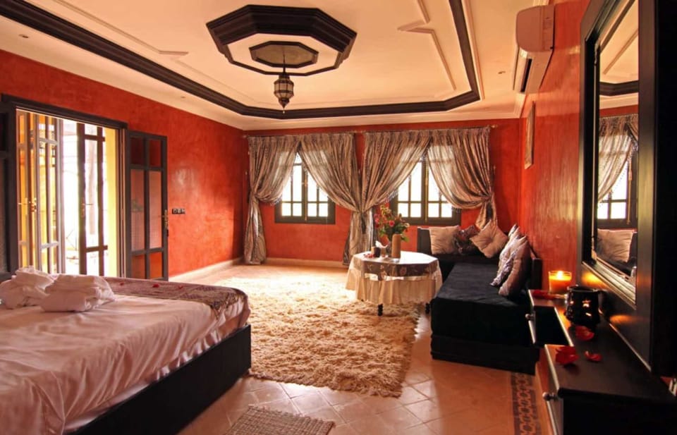 Junior Suite | In-room safe, blackout drapes, iron/ironing board