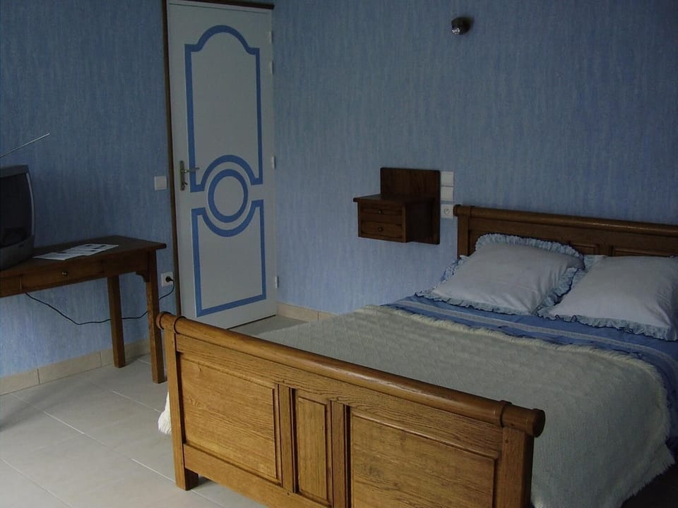 Double Room | Blackout drapes, free WiFi, bed sheets