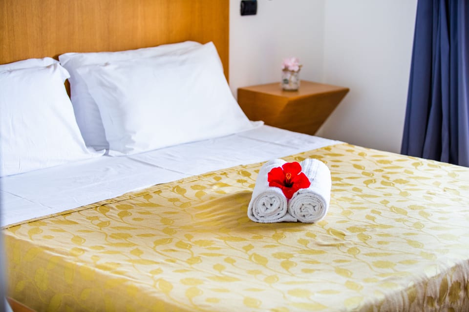Classic Triple Room (2 adults+1 child) | In-room safe, desk, cribs/infant beds, bed sheets
