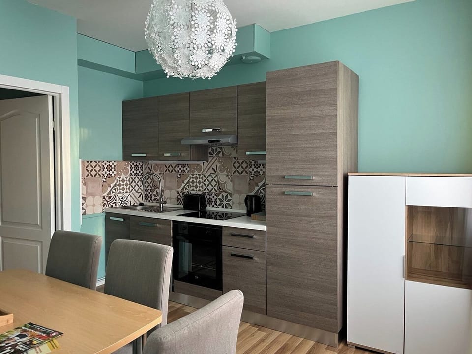 Comfort Apartment, Multiple Beds | Soundproofing, iron/ironing board, free WiFi, bed sheets