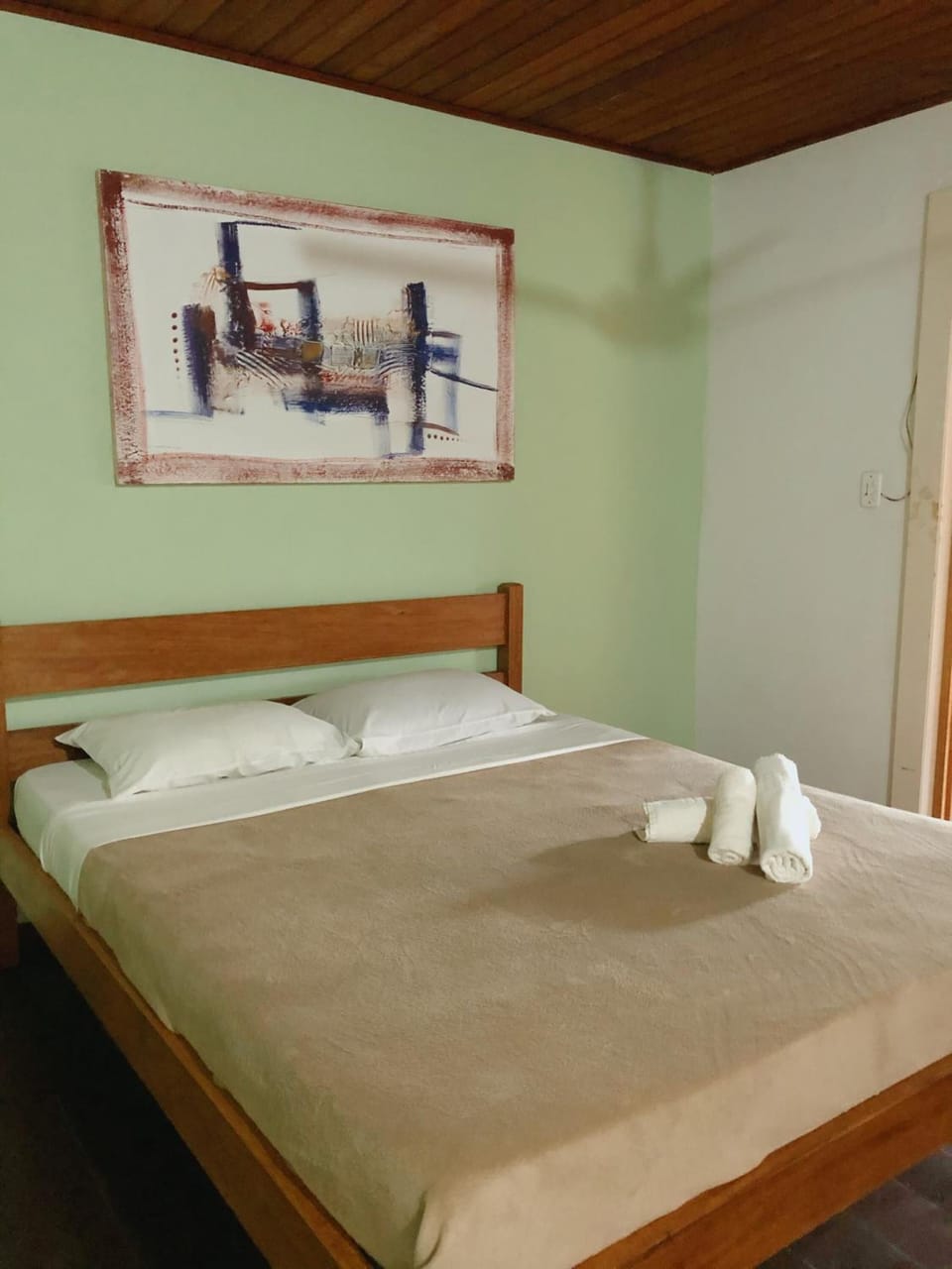 Minibar, iron/ironing board, free WiFi, bed sheets
