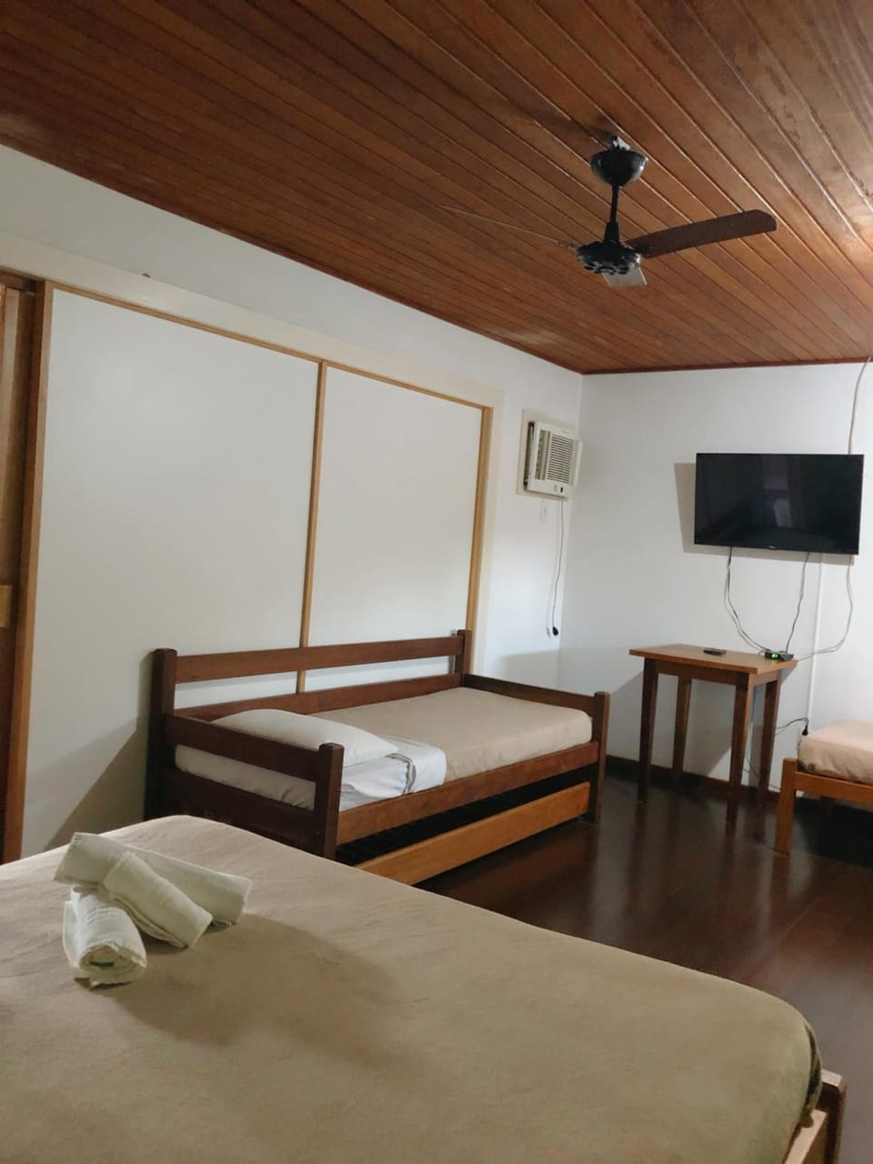 Minibar, iron/ironing board, free WiFi, bed sheets