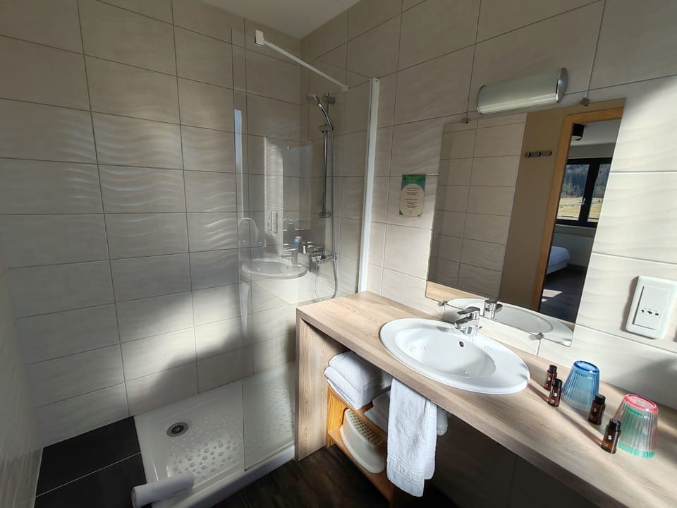 Quadruple Room | Bathroom | Shower, free toiletries, towels
