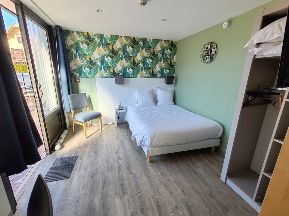 Double Room, Accessible | Premium bedding, in-room safe, individually decorated