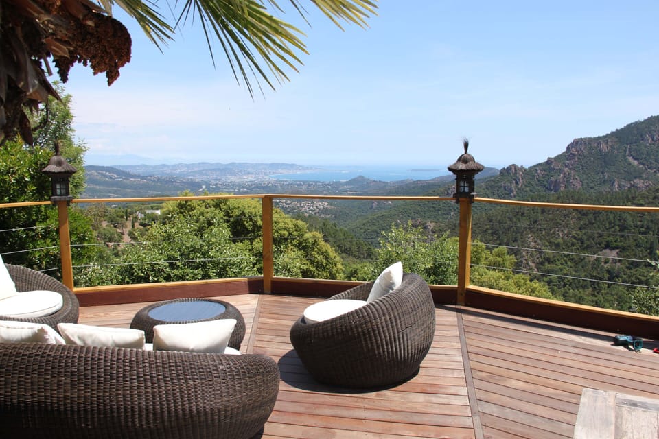 Terrace lounge