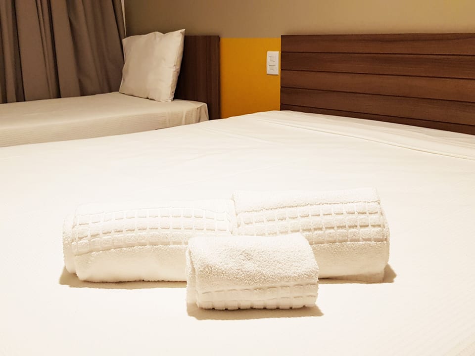 Deluxe Suite, Balcony (1) | Minibar, blackout drapes, soundproofing, free cribs/infant beds