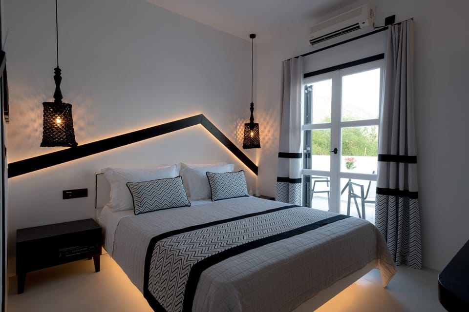 Comfort Double or Twin Room, 1 King Bed, Non Smoking | Premium bedding, in-room safe, desk, iron/ironing board