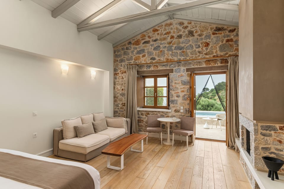 Private Pool Honeymoon Suite Sea View | Living area | LCD TV