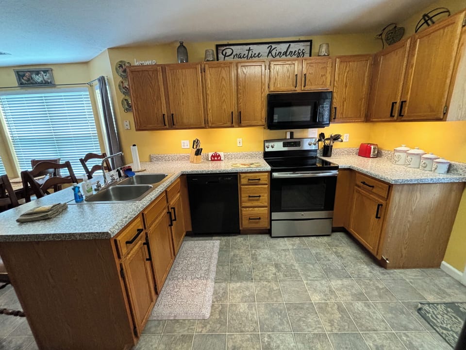 Full size kitchen