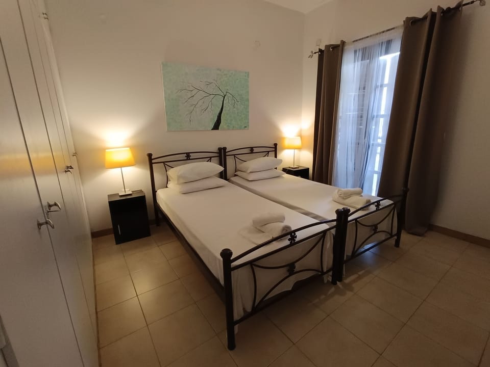 Apartment, 3 Twin Beds | 1 bedroom, individually decorated, individually furnished, desk