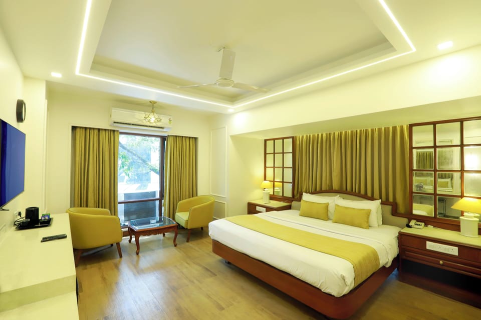 Executive Double Room, Non Smoking | Premium bedding, down comforters, desk, laptop workspace