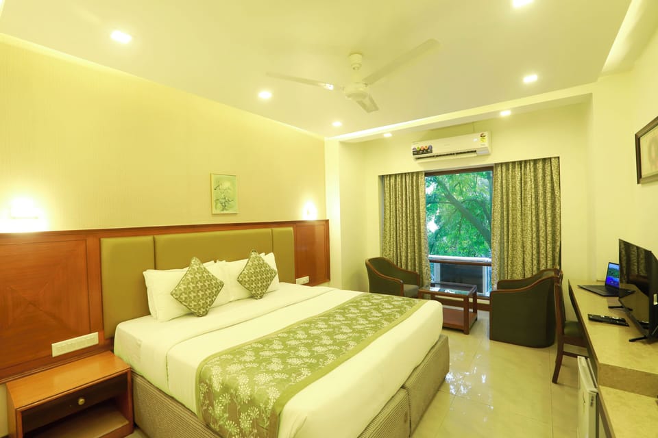 Deluxe Double or Twin Room | Premium bedding, down comforters, desk, laptop workspace