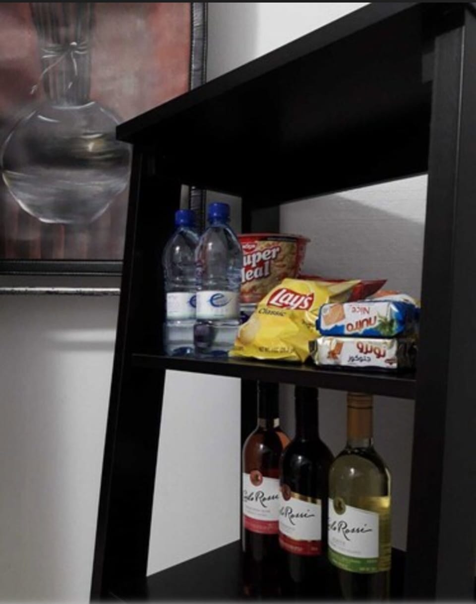 Traditional Suite | Private kitchenette | Fridge, microwave, coffee/tea maker, electric kettle