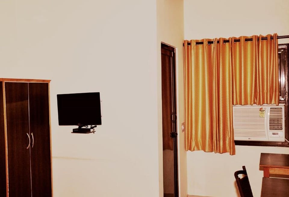 In-room safe, individually decorated, individually furnished, desk