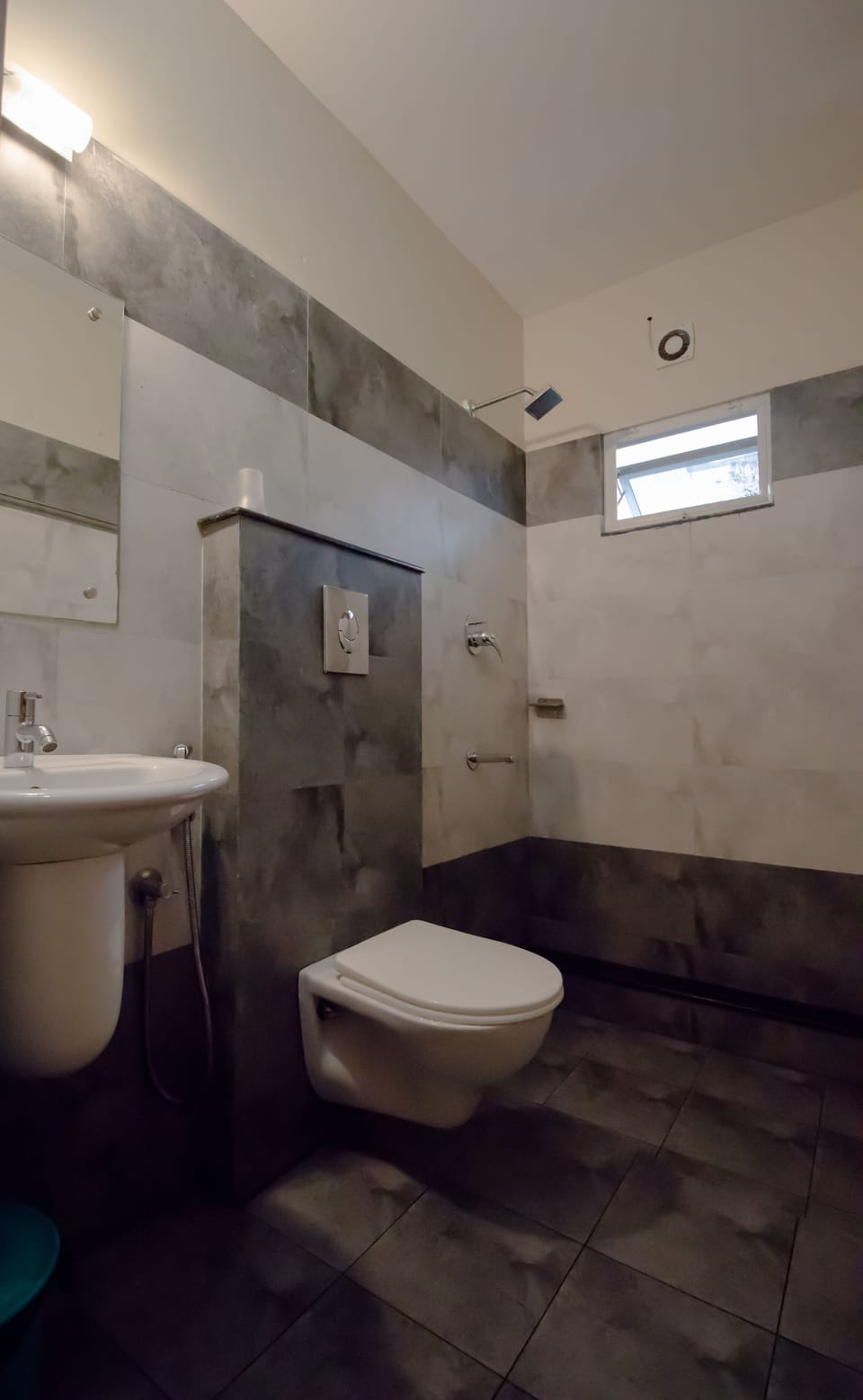 Deluxe Double or Twin Room (AC) | Bathroom | Shower, free toiletries, towels