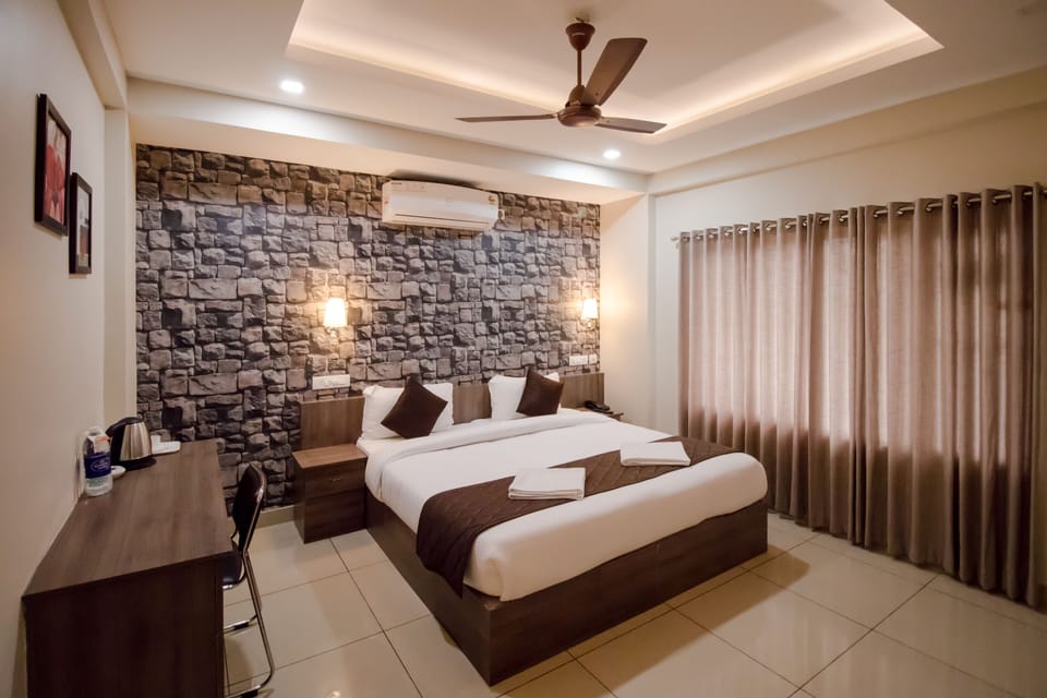 Deluxe Double or Twin Room (AC) | Desk, laptop workspace, blackout drapes, free WiFi