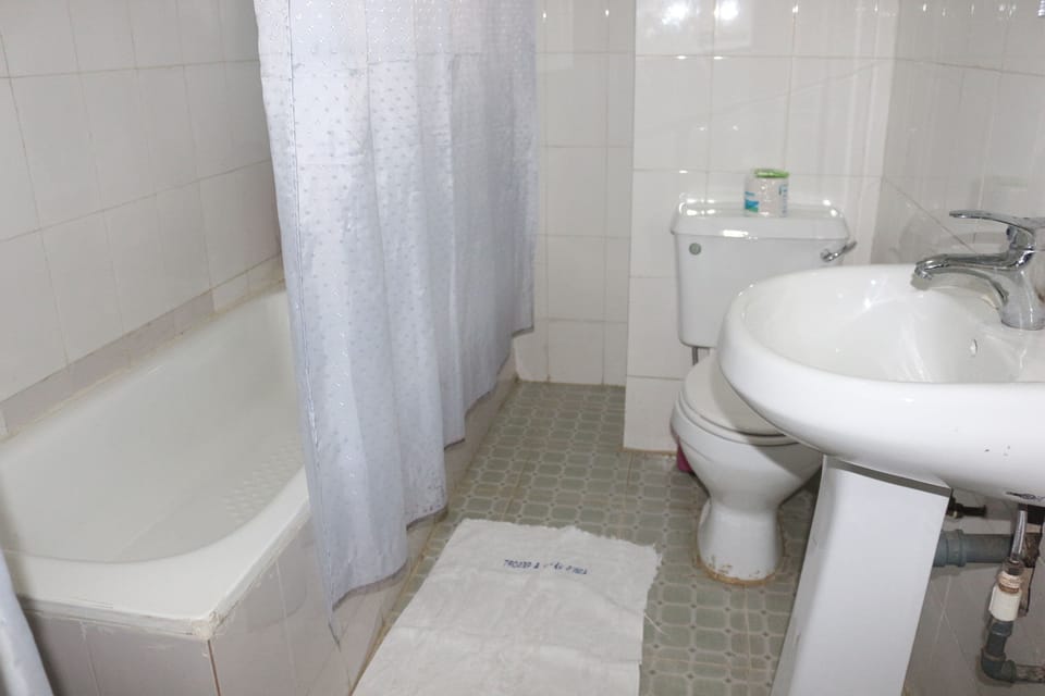 Royal Room, 1 Queen Bed, Non Smoking | Bathroom | Combined shower/tub, deep soaking tub, towels