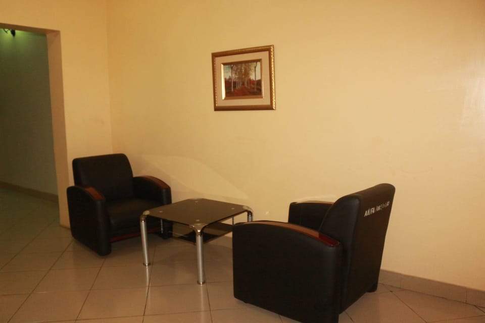 Executive Suite, 1 Queen Bed, Non Smoking | Free WiFi, bed sheets, wheelchair access