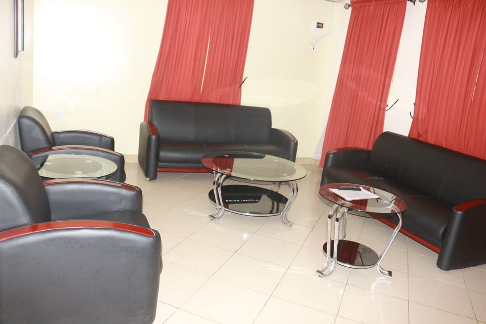 Executive Suite, 1 Queen Bed, Non Smoking | Free WiFi, bed sheets, wheelchair access