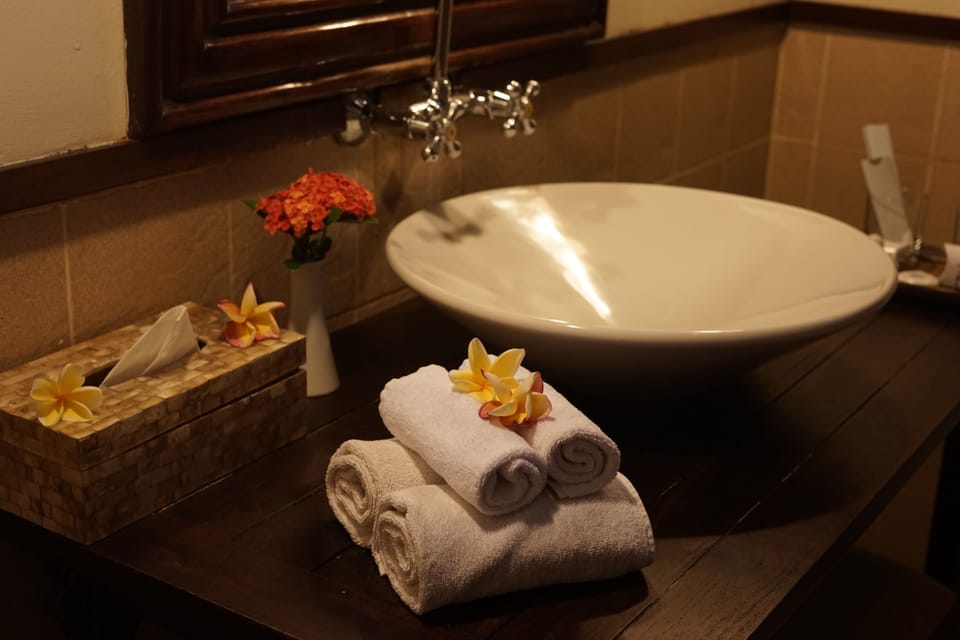 Cottage, 2 Bedrooms | Bathroom sink