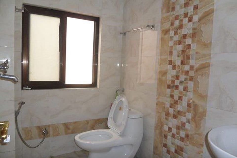 Shower, free toiletries, slippers