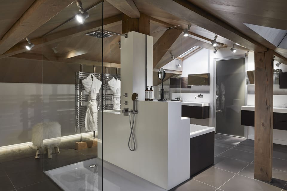 Room (The Rooftop) | Bathroom | Free toiletries, hair dryer, bathrobes, slippers