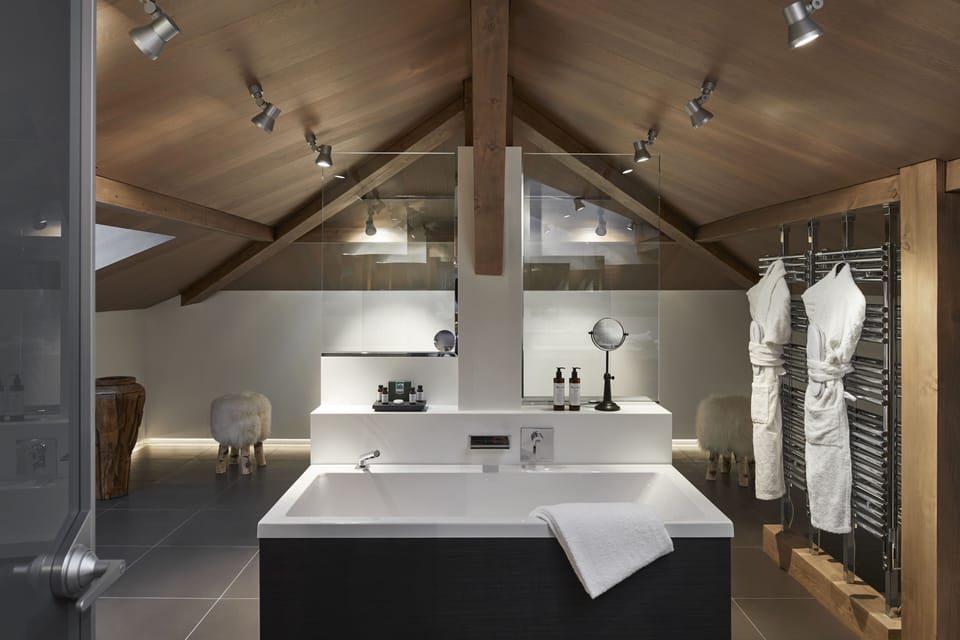 Room (The Rooftop) | Bathroom | Free toiletries, hair dryer, bathrobes, slippers